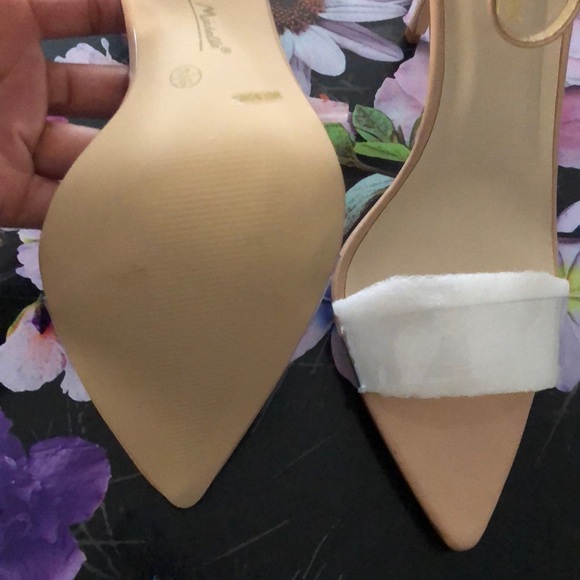 ✨NEW✨ Clear & nude strappy sandal - Picture 4 of 7